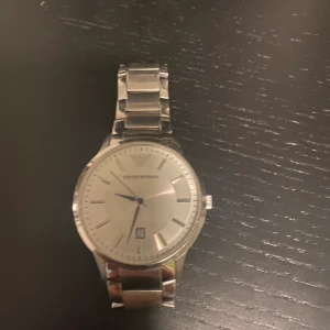 Säljer min nya Armani klocka  - Den är helt nya armani klocka 