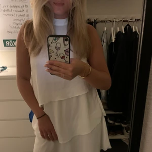  klänning💗 - Jättevacker klänning, använd nån gång men var inte riktigt min stil men så vacker!💕