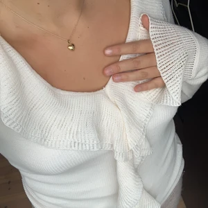 Stickad tröja med volanger  - Så härlig tröja perfekt till hösten!💕 