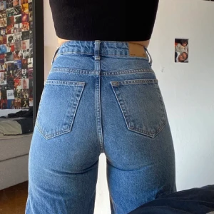 Lager 157 jeans💙💗🤍 - Hej! Superfina jeans från lager 157 med slitningar på knäna❤️ ganska bra skick❤️🫶🏻 storlek xs-s, bara att skriva vid frågot och skickar såklart spårbart ❤️