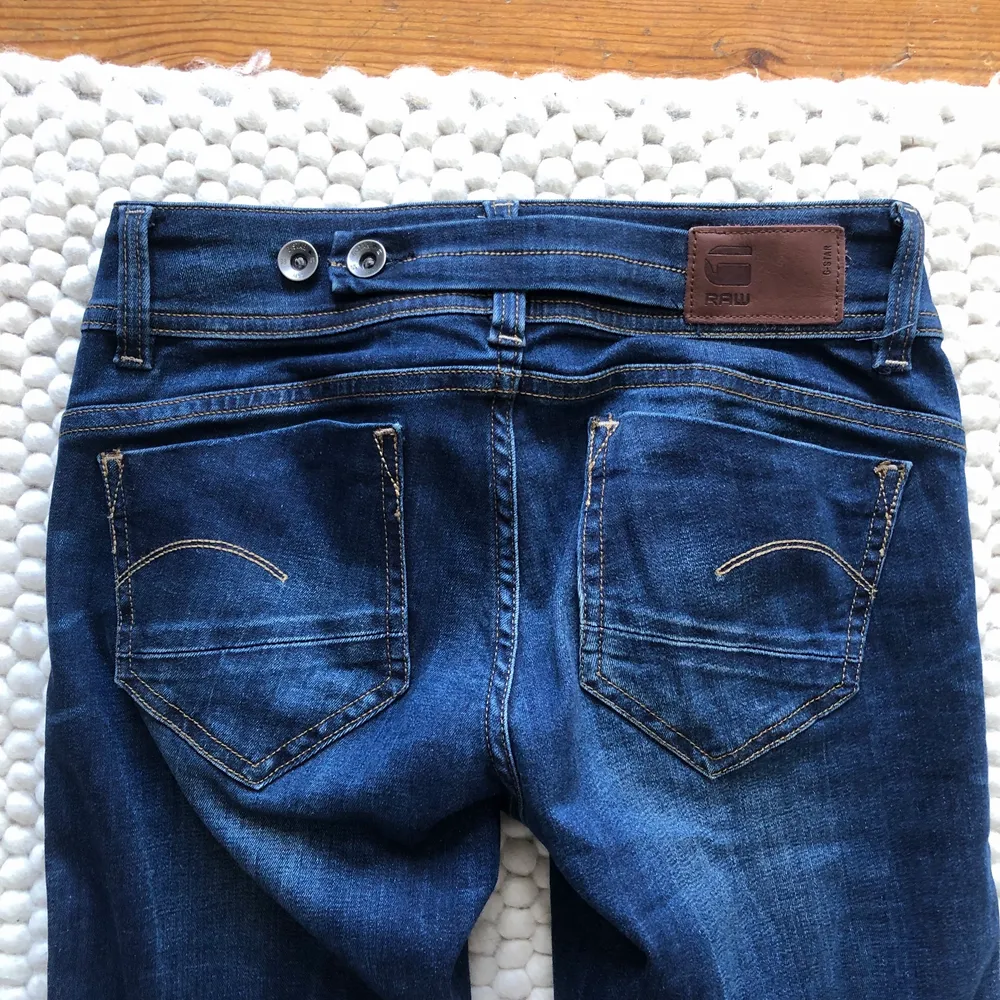 Lågmidjade jeans från g star🤩 skriv för fler bilder. Jeans & Byxor.