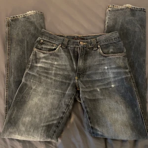 Straight jenans - Säljer dessa straight jeans i mycket använt skick!
