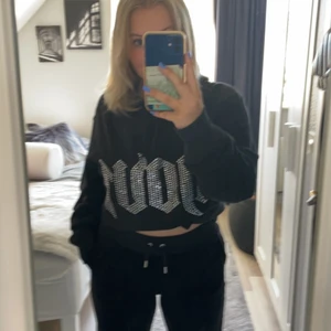 Juicy byxor - Säljer mina juicy byxor eftersom dom inte kommer till andvänding, tveka inte på att höra av er om frågor eller bilder 