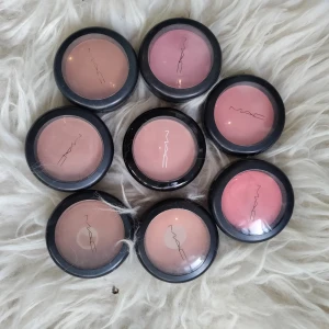 Mac rouge/blushers - 8 Mac blushers från mitt proffs kit. 2 välanvända, resten endast testade. Pris för alla 