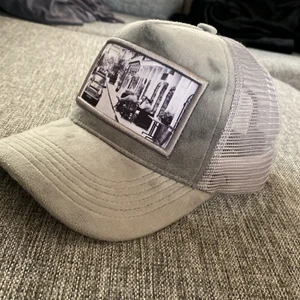 Emiliopendeza  - Helt ny Emiliopendeza keps