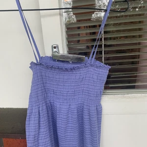 Blått linne från Mango - Jättefint linne från Mango! Sååå fin färg och passform!! Storlek Xs men är väldigt stretchig🙏🏻