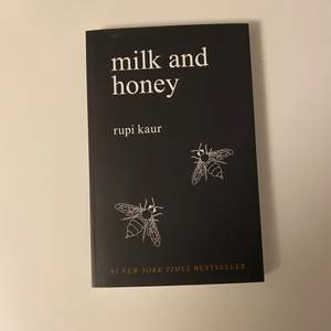 Milk and honey poesi bok, mycket fin att ha som dekoration också, frakten är inräknat i priset✨