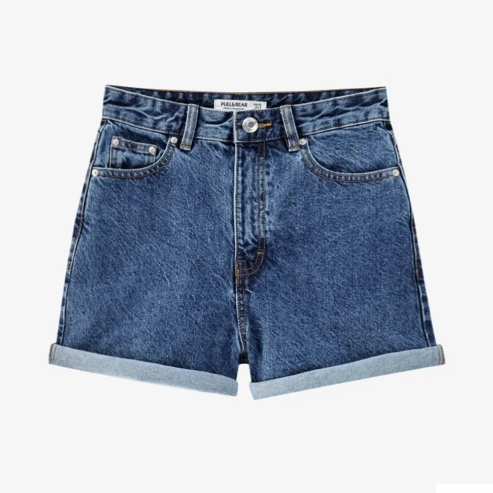 Snygga jeansshorts, använda en gång. Strl 44 men sitter som 40.. Shorts.