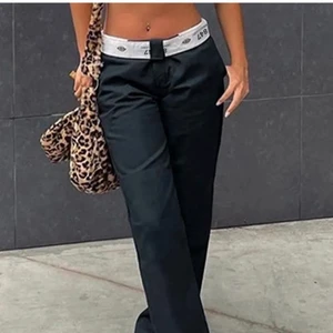 Dickies 874 - Säljer nu dessa super balla byxor från dickies💓ordinarie pris ligger på 700-800kr💓 byxorna passar 36/38 och dem är längd 32💓 hör av er vi intresse eller frågor💓