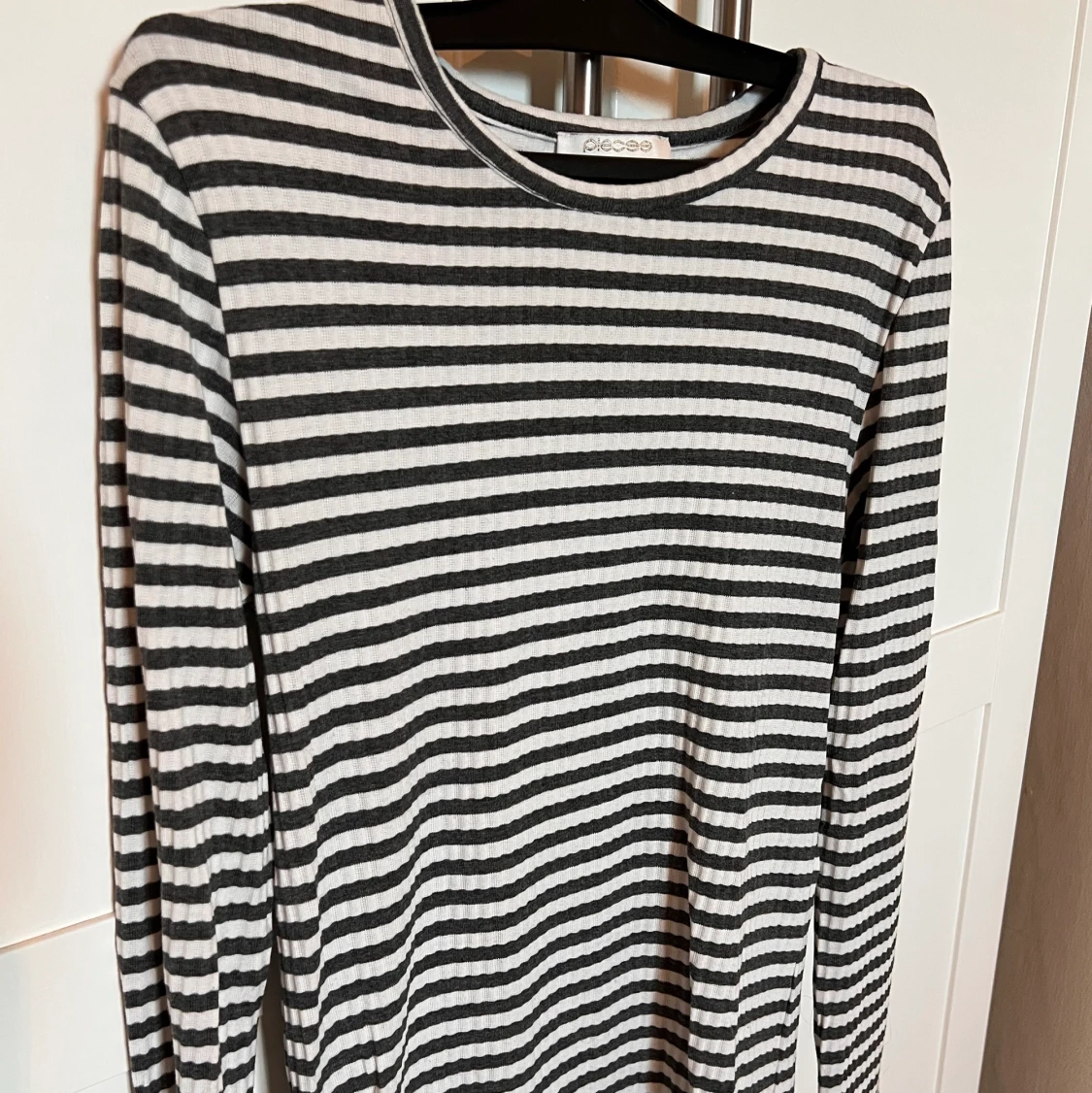 Svart-vit-randig tröja från Pieces - 90