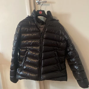 Colmar jacka - Svart Colmar jacka som inte passar mig längre. 9/10 skick. Nypris 4000. 