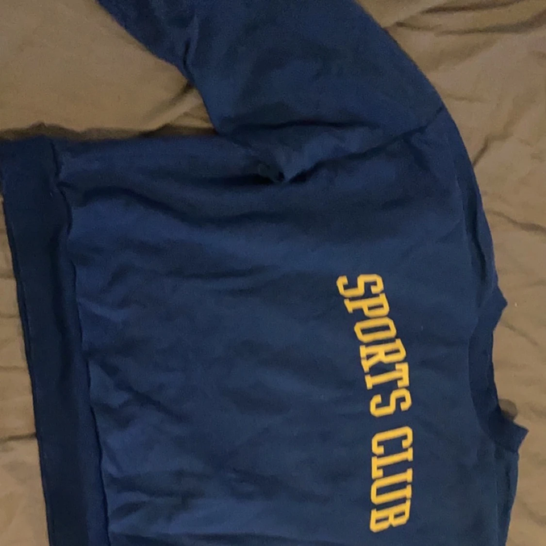 En h&m tjöja storlek l