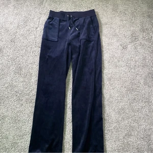 Jucie byxor  - Säljer mina byxor då dom ej kommer till andvänding 