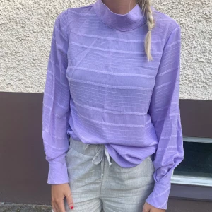 Blus - Lila blua från in wear 