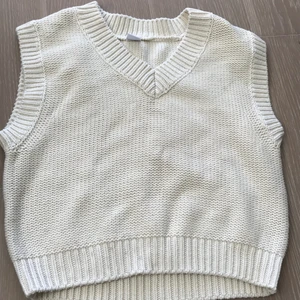 Väst - Fin väst från Lindex i storlek 146-152. Använd 0 gånger.