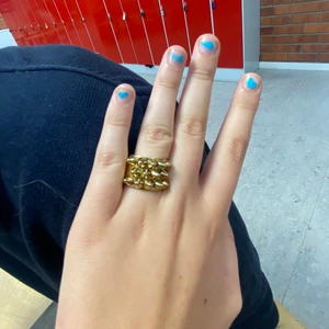 Edblad ring  - Säljer min ring från Edblad, nästan helt oanvänd och jättesnygg!