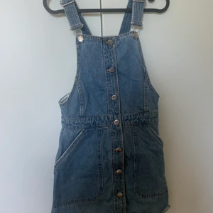 Hängslekjol - Sparsamt använd kjol/klänning