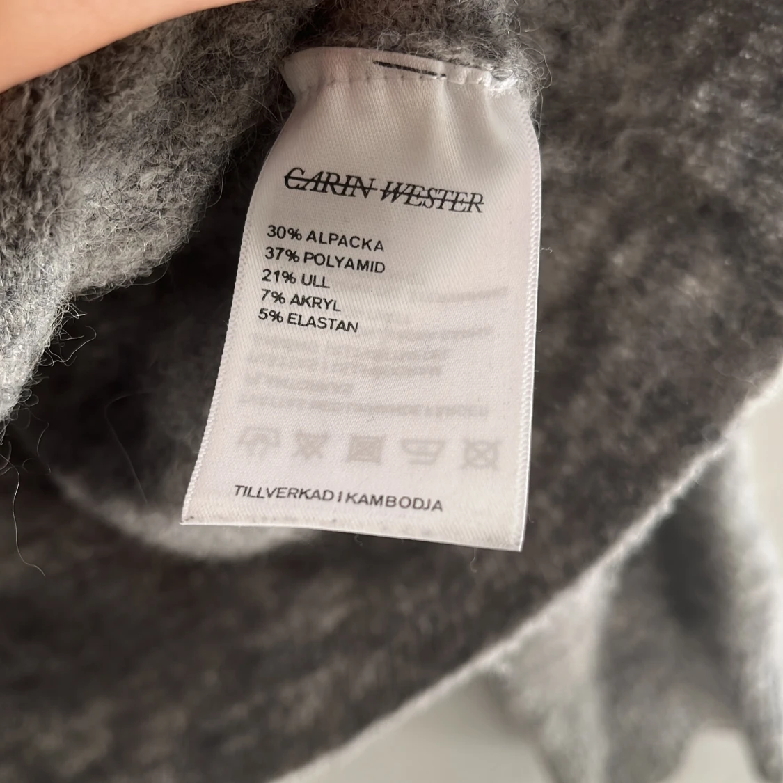 Grå stickad tröja från Carin Wester - 91