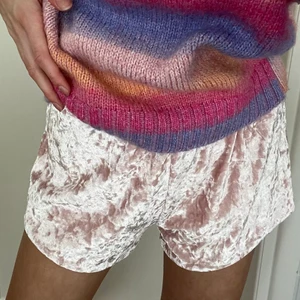 Shorts i satin - Superfina och sköna rosa satinshorts. Näst intill oanvända.💞 Storlek: xs/s