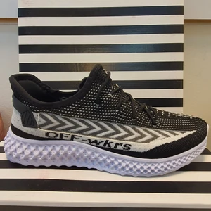 Skor - Moderiktiga sportskor med känsla av komfort och bra kvalitet , vi ligger inom bra priser