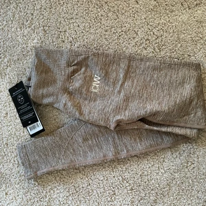 ICIW tights - Skönaste tightsen från ICIW som är helt oanvända som ni ser på taggen, bara testade! Kan inte längre ha tights på gymmet därav säljer jag :/ 