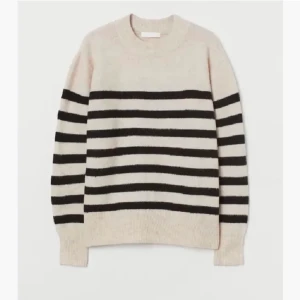 randig tröja - Fin randig tröja köpt här på plick🤍Sriv om du har några frågor🤍