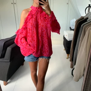 Halterneckblus - Blus från Gina 🌸🌸