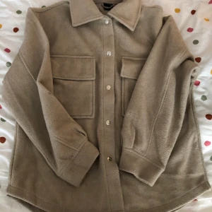 Gina tricot Skjort jacka stl xs  - Bra använt skick 