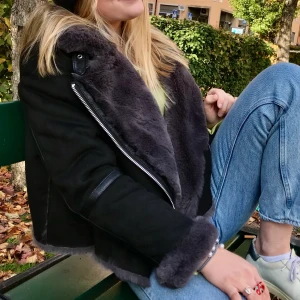 Jacka - Säljer denna fina och varma jacka som funkar både till höst och vinter. Inga defekter🥰