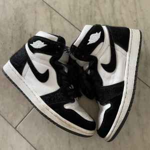 Jordans 1 Retro High OG Twist - Använda jordans som nu kostar 20k i nypris på farfetch i storlek 38! Utan box.