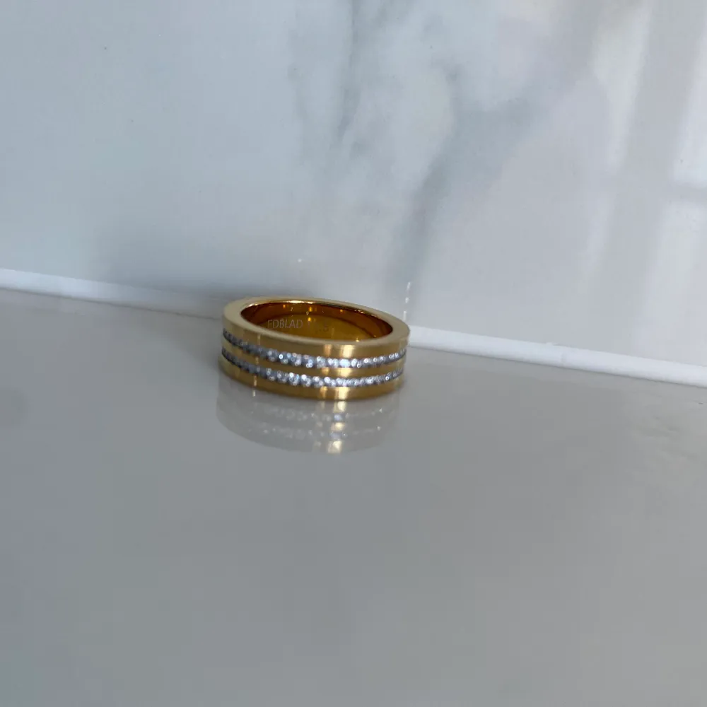 Säljer denna fina ring för 200kr. Accessoarer.