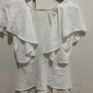 Blus från ZARA - Jättefin blus🤍, liten i storlek