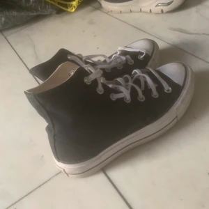 Converse - Säljer dessa då dom inte kommer till användning, nästan nyskick! Köpa för 900. Föreslå pris går också bra! 