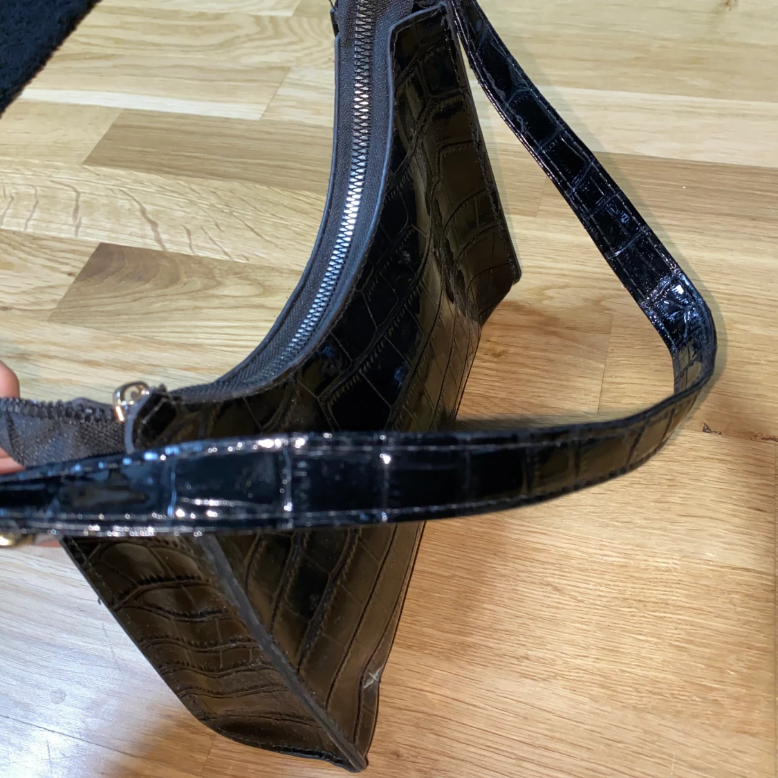 Väska i skinnimitation från shein