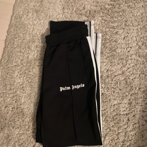 Palm Angels Byxor - Storlek M 10/10 skick, helt oanvända Pris diskuteras eller byte