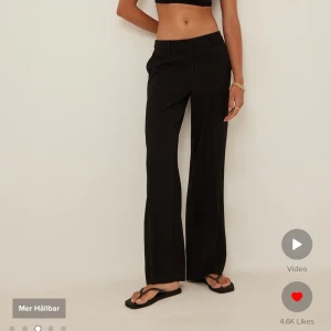 Lågmidjade kostymbyxor  - Lågmidjade kostymbyxor Na-Kd. Oanvända. Frakt 66kr