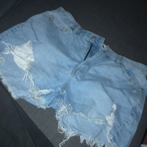Shorts strl L  - Oanvänt plagg 