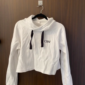 Iciw  - Iciw tränings hoodie i storlek S. Frakten ingår i priset.