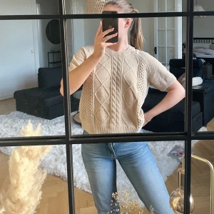 Stickad tröja  - Stickad tröja i så mjukt material, från Kappahl🤎 Säljer då den inte längre kommer till användning men den är så himla fin och skicket som nytt! strl M men passar super även på mig som är S om man gillar när det inte sitter för tajt!