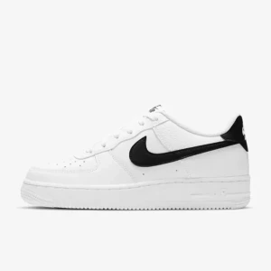 Nike air forces - Använd ett par få gånger säljer pågrund av att jag inte gillar dem längre 
