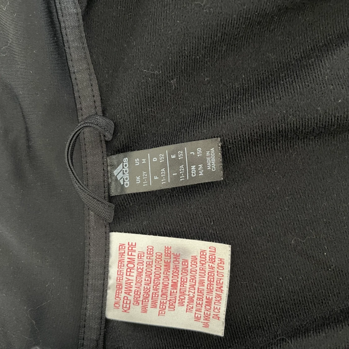 Adidas tröja och byxor  - 90