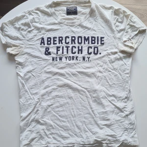 Abercrombie & fitch t-shirt - Nypris 350kr