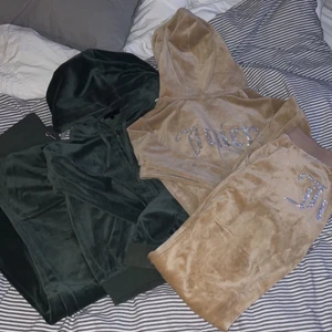 Juicy coutur  - Säljer båda två i väldigt fina skick, det beiga knappt använt och alla pårlor är kvar.  Skriv för pris förslag 💕