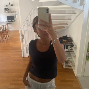 Tröja - Fin urringad mörkblå tröja💗säljer för 90kr i storlek s