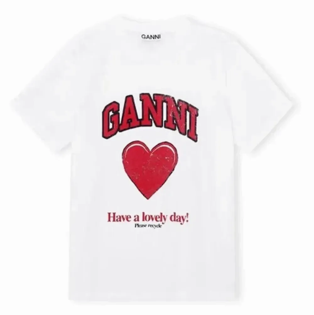 Nypris är 845 men finns inte på gannis hemsida längre💕 I storlek xxs men är ganska oversize 💗💗 Kom privat för fler bilder. T-shirts.