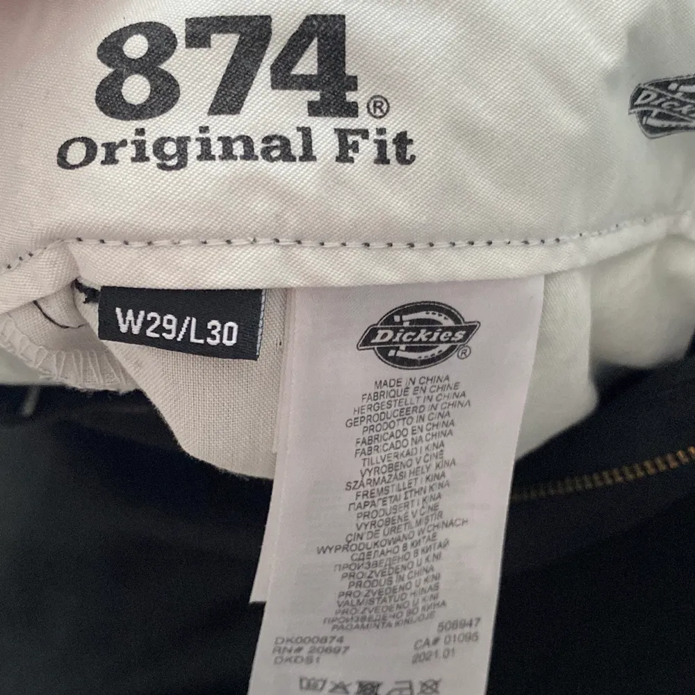 Dickies 874 original byxor, helt oanvända! Säljer pga fel storlek.. Jeans & Byxor.