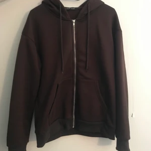 Zipup hoodie från shein - En brun zip up hoodie från shein, använd fåtal gånger💕