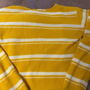 En fin gul tröja från h m 🌺