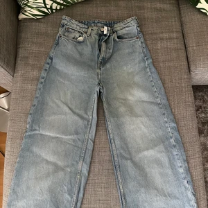 Vida weekday jeans - Ett ljusa par jeans från weekday i medellön ace i storlek 26/32. Bra skick. Du står för frakt.