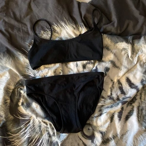 Bikini  - Svart bikini, överdelen från Cubus och underdelen från Lindex 